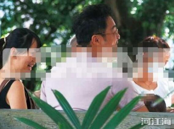 明道什么时候结婚的 明道当爸一家人出行被拍网友超惊讶