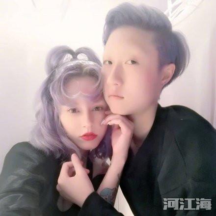 小龙女吴卓林结婚 与大12岁女友晒结婚证