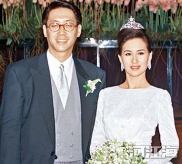 何超琼年轻时照片和李嘉欣谁漂亮 何超琼有孩子吗坠马不能生育